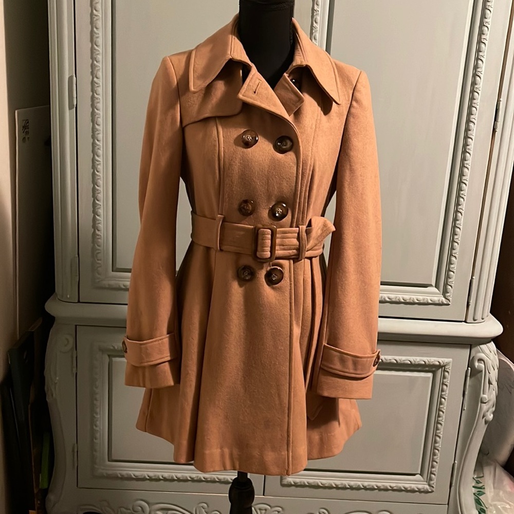Tan Classic retro look trench coat